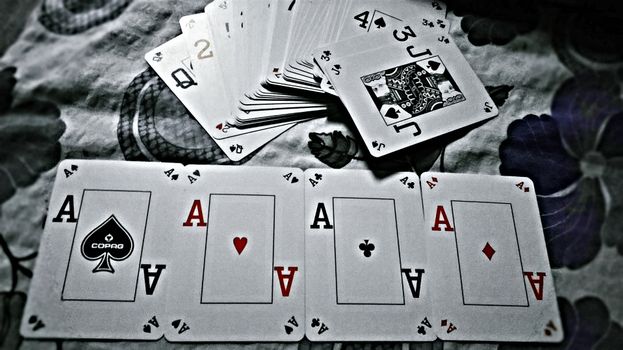 Ovládněte Short Deck Poker: Pravidla, Strategie a Výherní Tipy