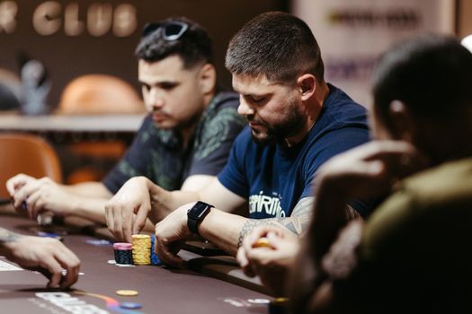Domine Freezeout Turnaje: Strategie pro Maximální Úspěch v Pokeru